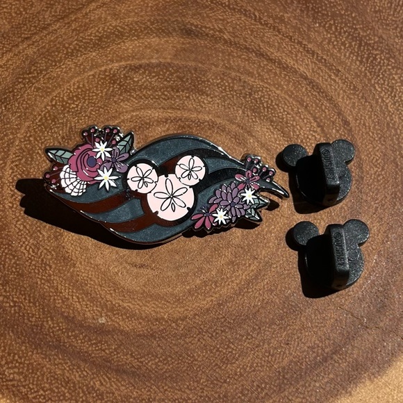 Disney Parks Pin Mickey Mouse Cruise Line Logo Pink Sand Dollar Ears & Shells - Picture 3 of 4